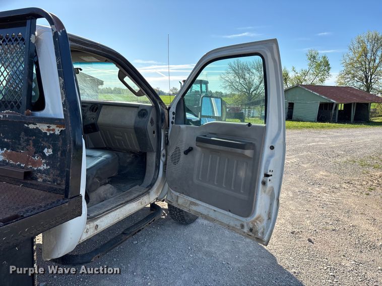 image for item FG0233 2009 Ford F350 flatbed pickup truck
