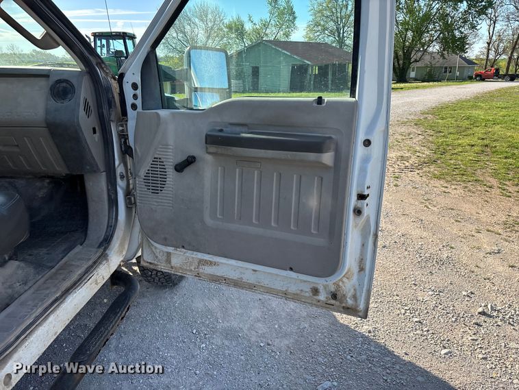 image for item FG0233 2009 Ford F350 flatbed pickup truck