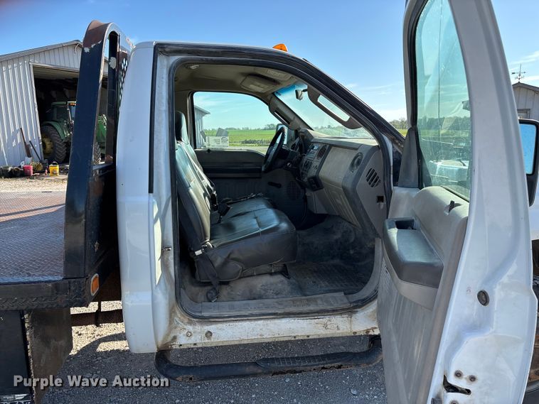 image for item FG0233 2009 Ford F350 flatbed pickup truck