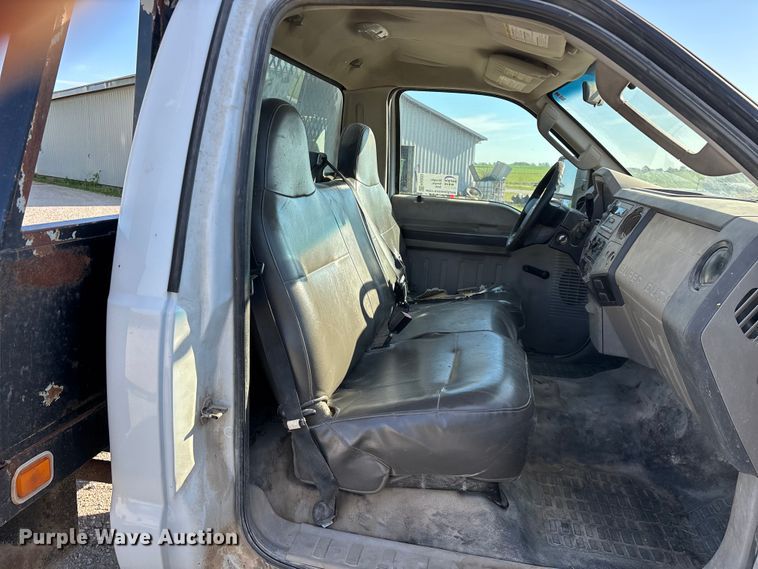 image for item FG0233 2009 Ford F350 flatbed pickup truck
