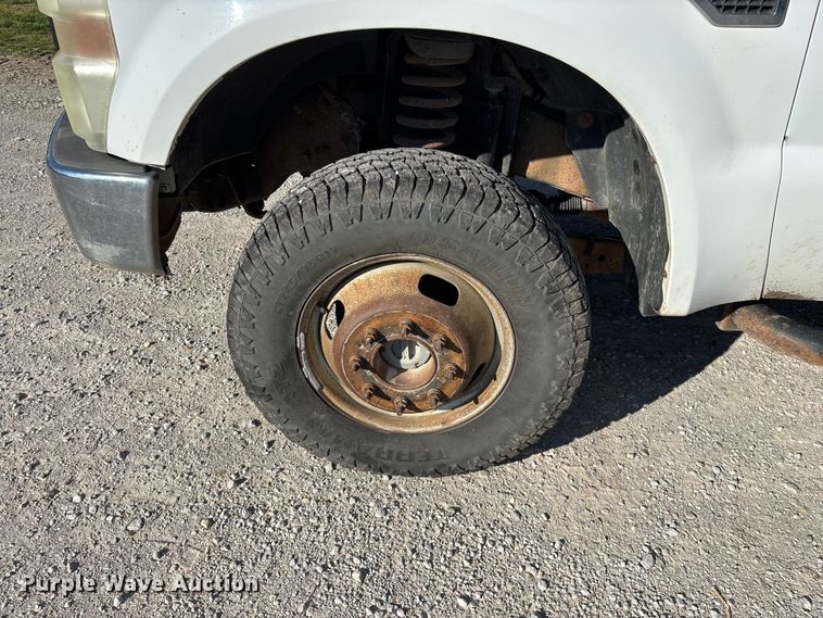 image for item FG0233 2009 Ford F350 flatbed pickup truck