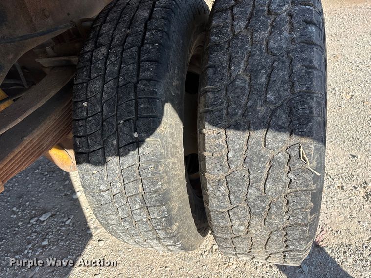 image for item FG0233 2009 Ford F350 flatbed pickup truck