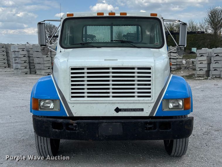 image for item FG0242 2002 International 4700 flatbed truck