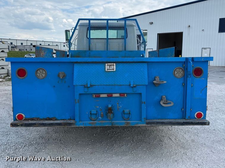 image for item FG0242 2002 International 4700 flatbed truck