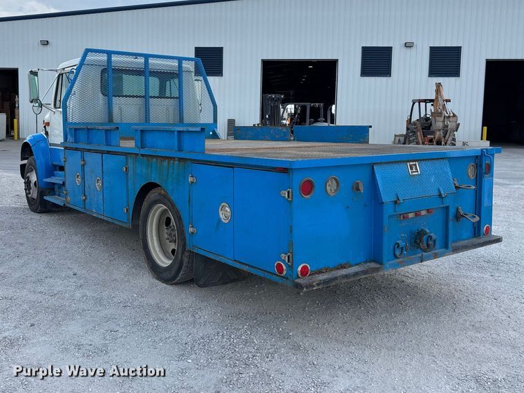 image for item FG0242 2002 International 4700 flatbed truck