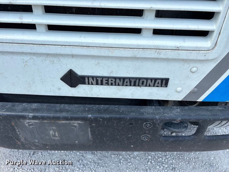 image for item FG0242 2002 International 4700 flatbed truck
