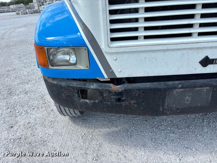 image for item FG0242 2002 International 4700 flatbed truck