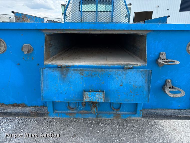 image for item FG0242 2002 International 4700 flatbed truck