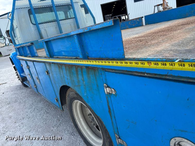 image for item FG0242 2002 International 4700 flatbed truck