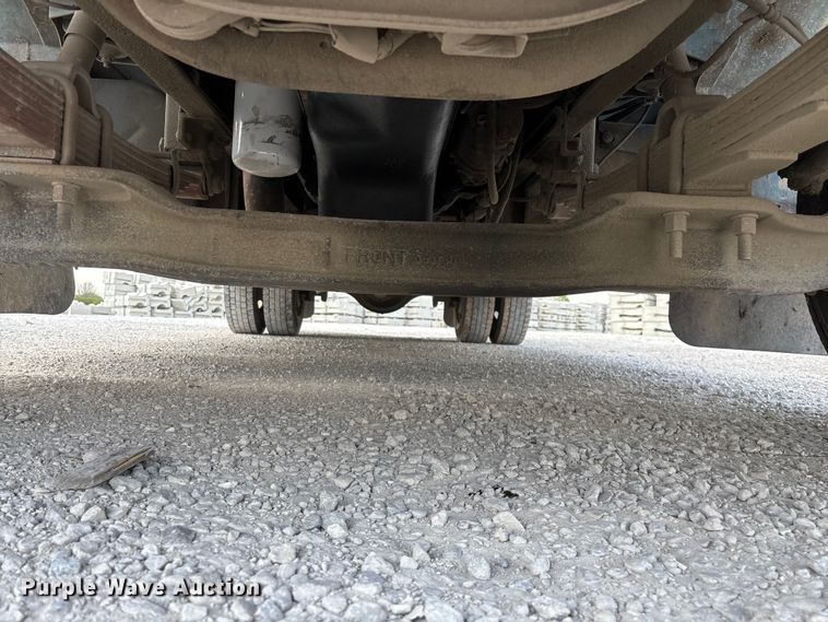 image for item FG0242 2002 International 4700 flatbed truck