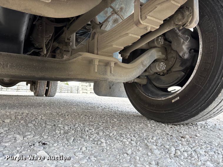 image for item FG0242 2002 International 4700 flatbed truck