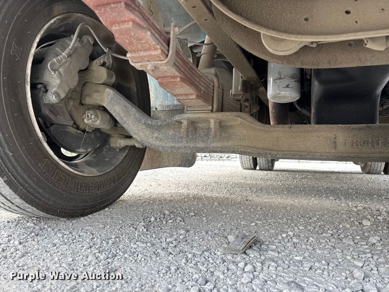 image for item FG0242 2002 International 4700 flatbed truck