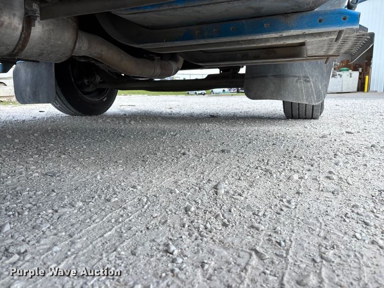image for item FG0242 2002 International 4700 flatbed truck