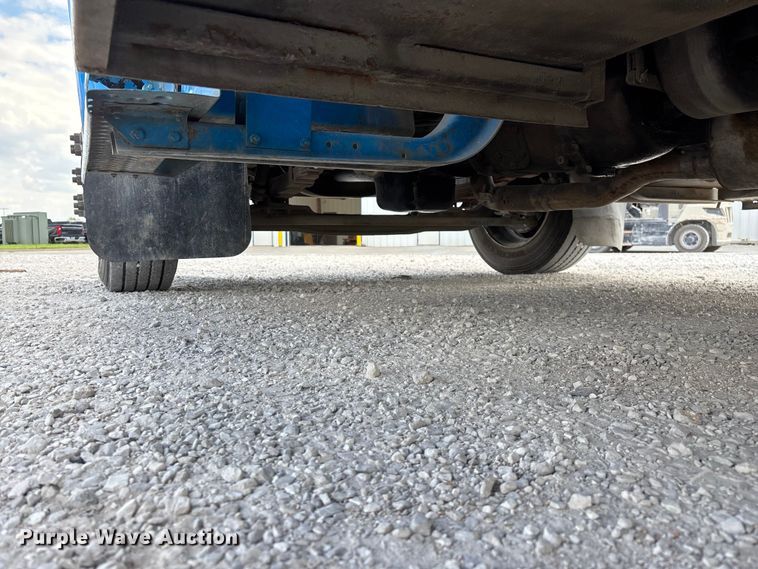 image for item FG0242 2002 International 4700 flatbed truck