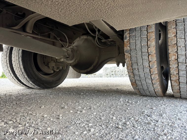 image for item FG0242 2002 International 4700 flatbed truck