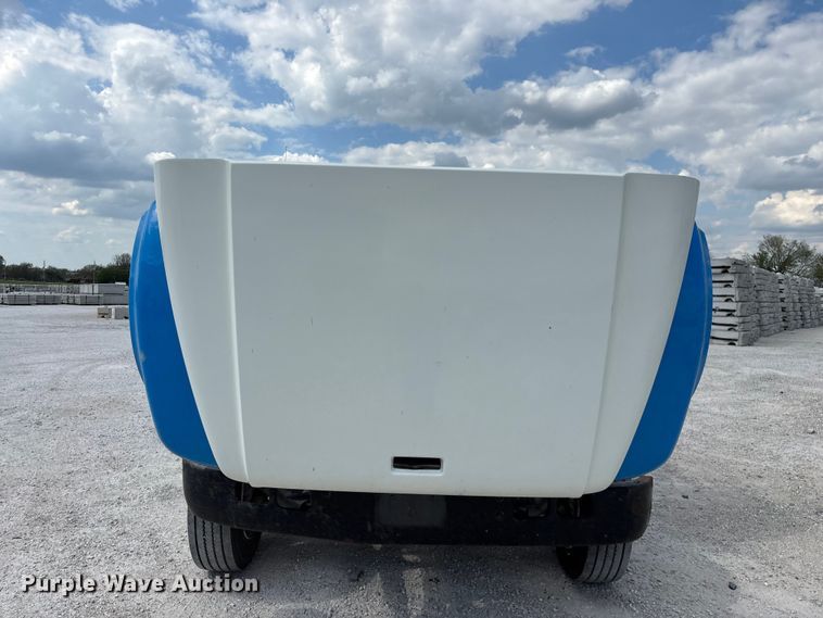 image for item FG0242 2002 International 4700 flatbed truck