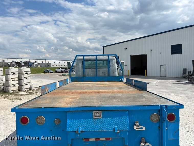 image for item FG0242 2002 International 4700 flatbed truck