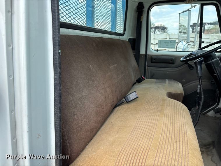 image for item FG0242 2002 International 4700 flatbed truck