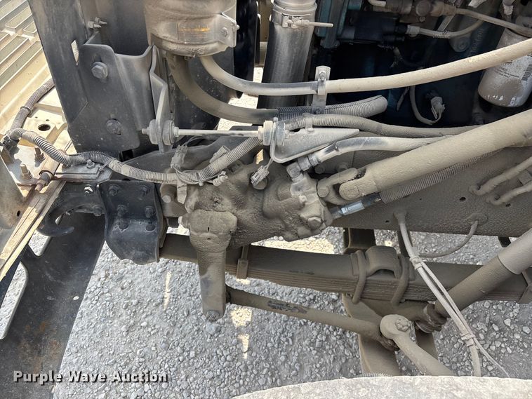 image for item FG0242 2002 International 4700 flatbed truck