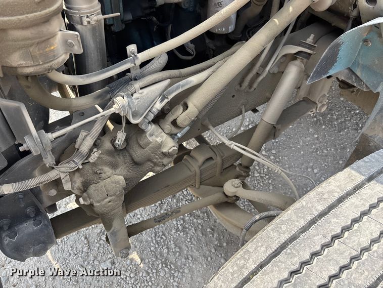 image for item FG0242 2002 International 4700 flatbed truck
