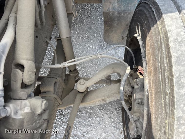 image for item FG0242 2002 International 4700 flatbed truck