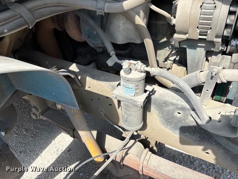 image for item FG0242 2002 International 4700 flatbed truck
