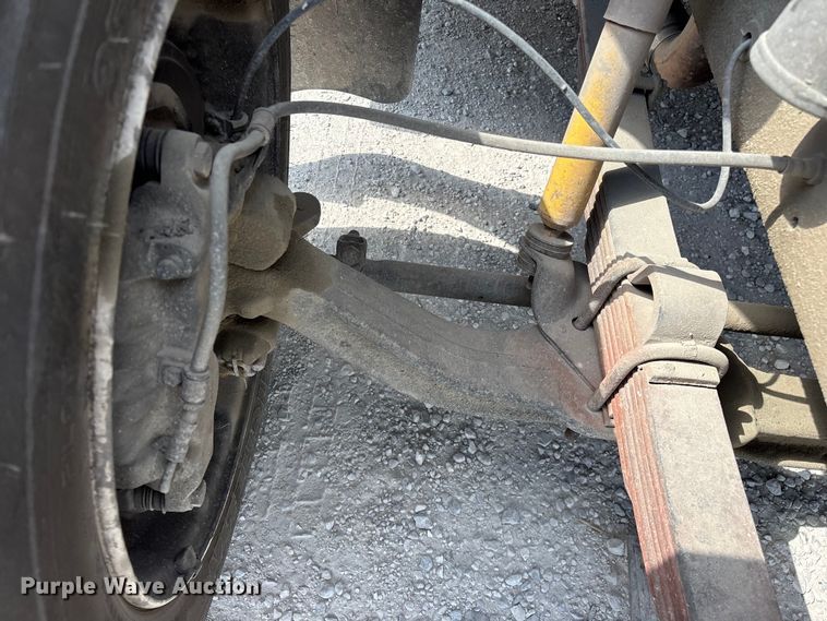 image for item FG0242 2002 International 4700 flatbed truck