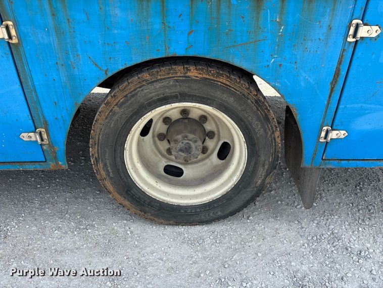 image for item FG0242 2002 International 4700 flatbed truck