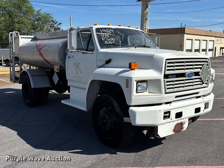 image for item FG0291 1989 Ford F600 fuel truck