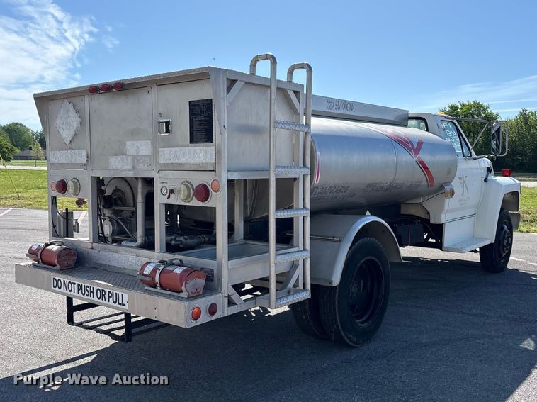image for item FG0291 1989 Ford F600 fuel truck