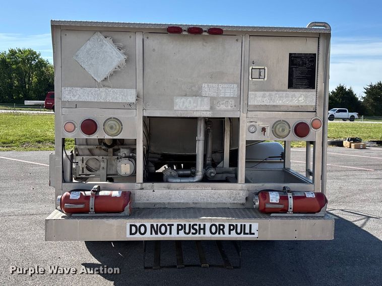 image for item FG0291 1989 Ford F600 fuel truck