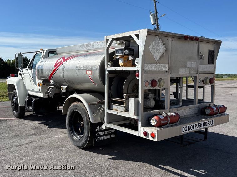 image for item FG0291 1989 Ford F600 fuel truck