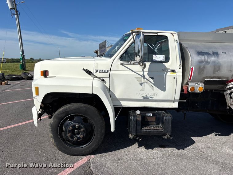 image for item FG0291 1989 Ford F600 fuel truck