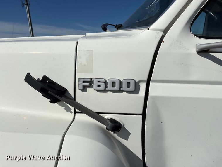 image for item FG0291 1989 Ford F600 fuel truck