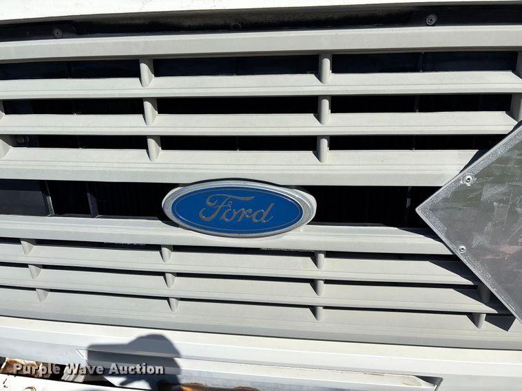 image for item FG0291 1989 Ford F600 fuel truck