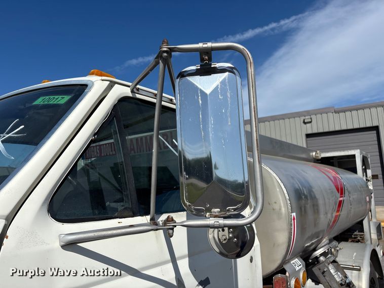 image for item FG0291 1989 Ford F600 fuel truck