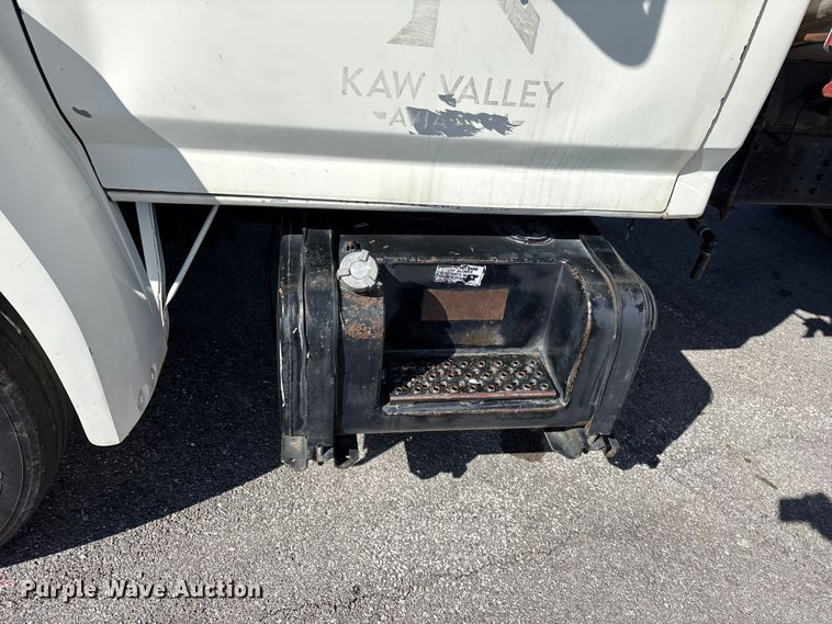 image for item FG0291 1989 Ford F600 fuel truck