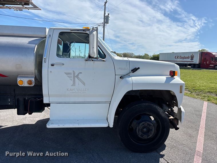 image for item FG0291 1989 Ford F600 fuel truck