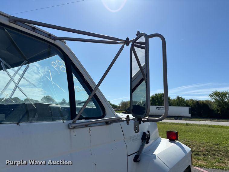 image for item FG0291 1989 Ford F600 fuel truck