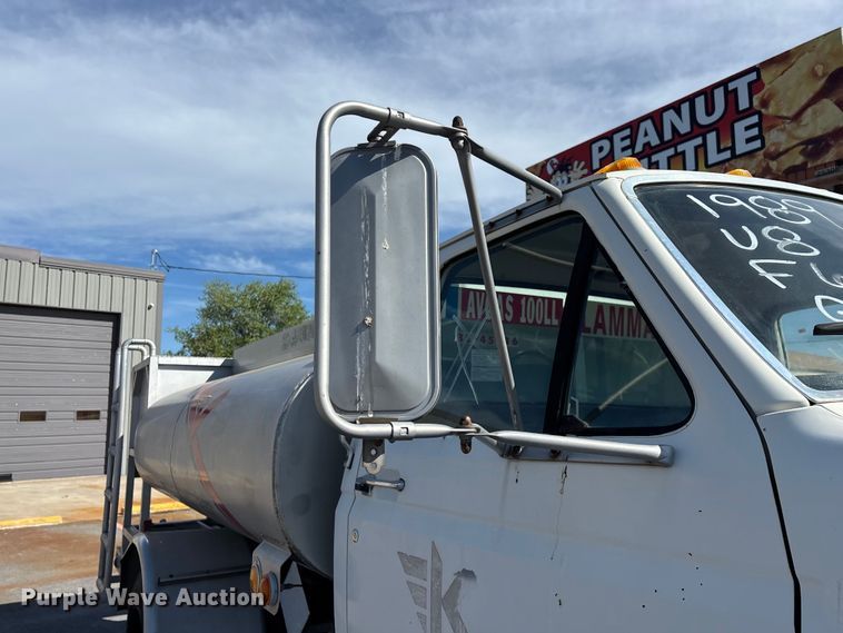 image for item FG0291 1989 Ford F600 fuel truck