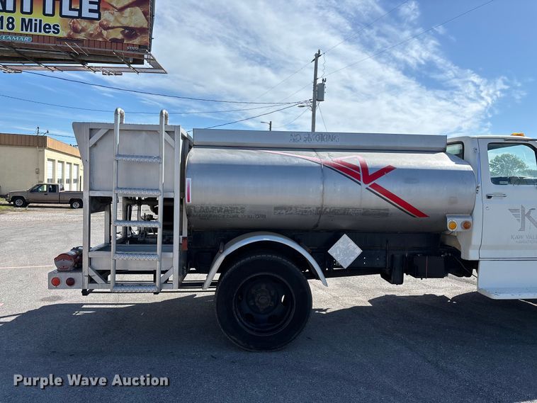 image for item FG0291 1989 Ford F600 fuel truck