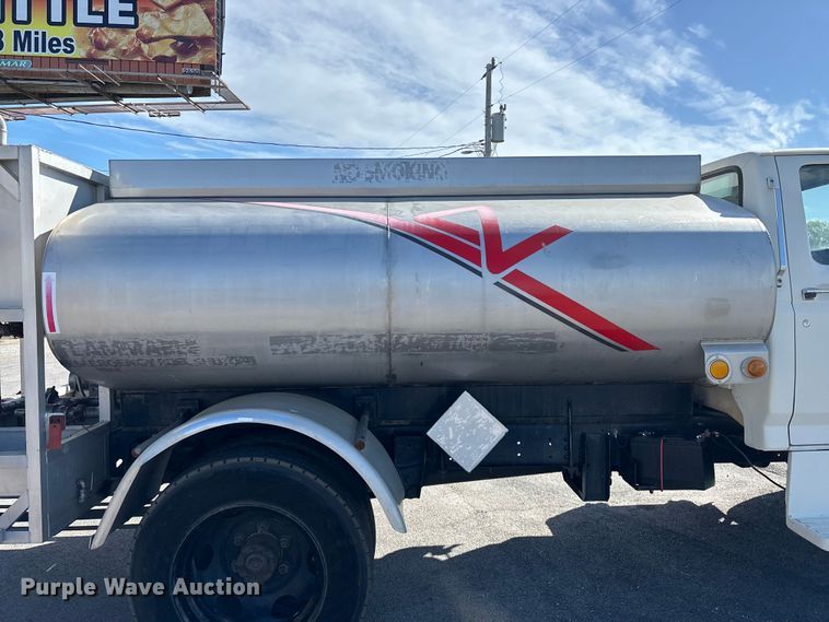 image for item FG0291 1989 Ford F600 fuel truck