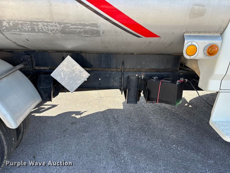 image for item FG0291 1989 Ford F600 fuel truck