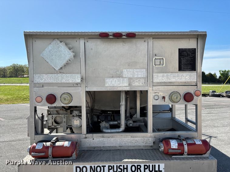 image for item FG0291 1989 Ford F600 fuel truck