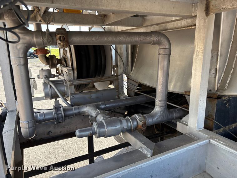 image for item FG0291 1989 Ford F600 fuel truck