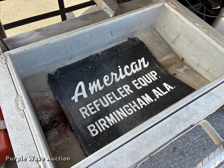 image for item FG0291 1989 Ford F600 fuel truck