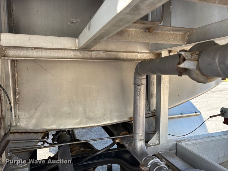 image for item FG0291 1989 Ford F600 fuel truck