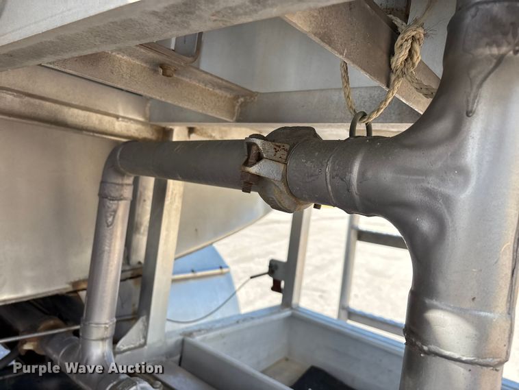 image for item FG0291 1989 Ford F600 fuel truck