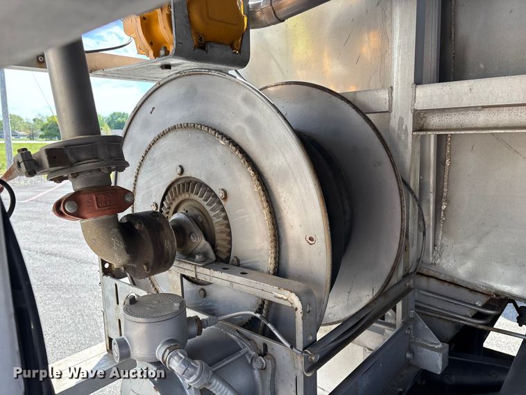 image for item FG0291 1989 Ford F600 fuel truck