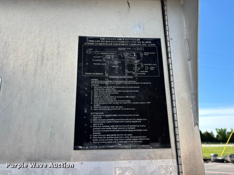 image for item FG0291 1989 Ford F600 fuel truck